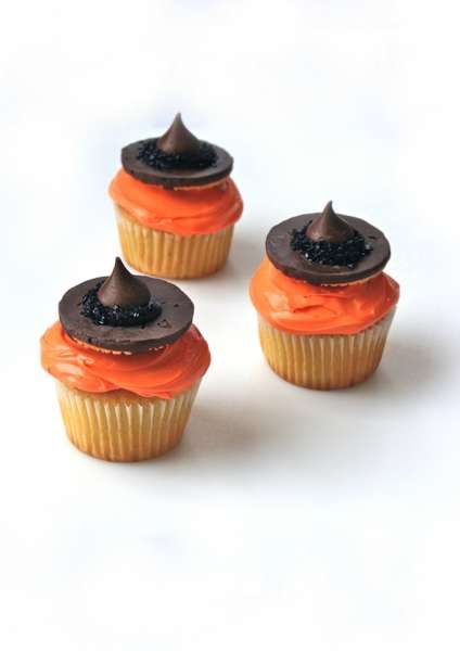 \"easy-witch-hat-cupcakes\"
